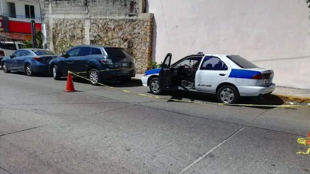 Acapulco - localizan cuerpo dentro de taxi en la Progreso